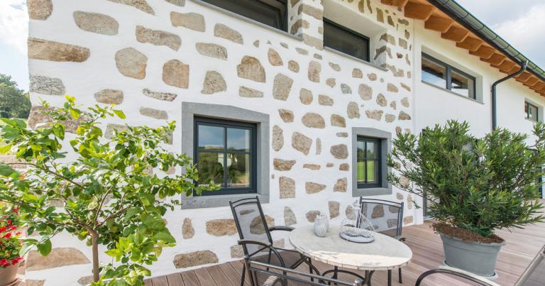 Fenêtres PVC et aluminium à Vesoul : tout savoir avant de remplacer vos menuiseries
